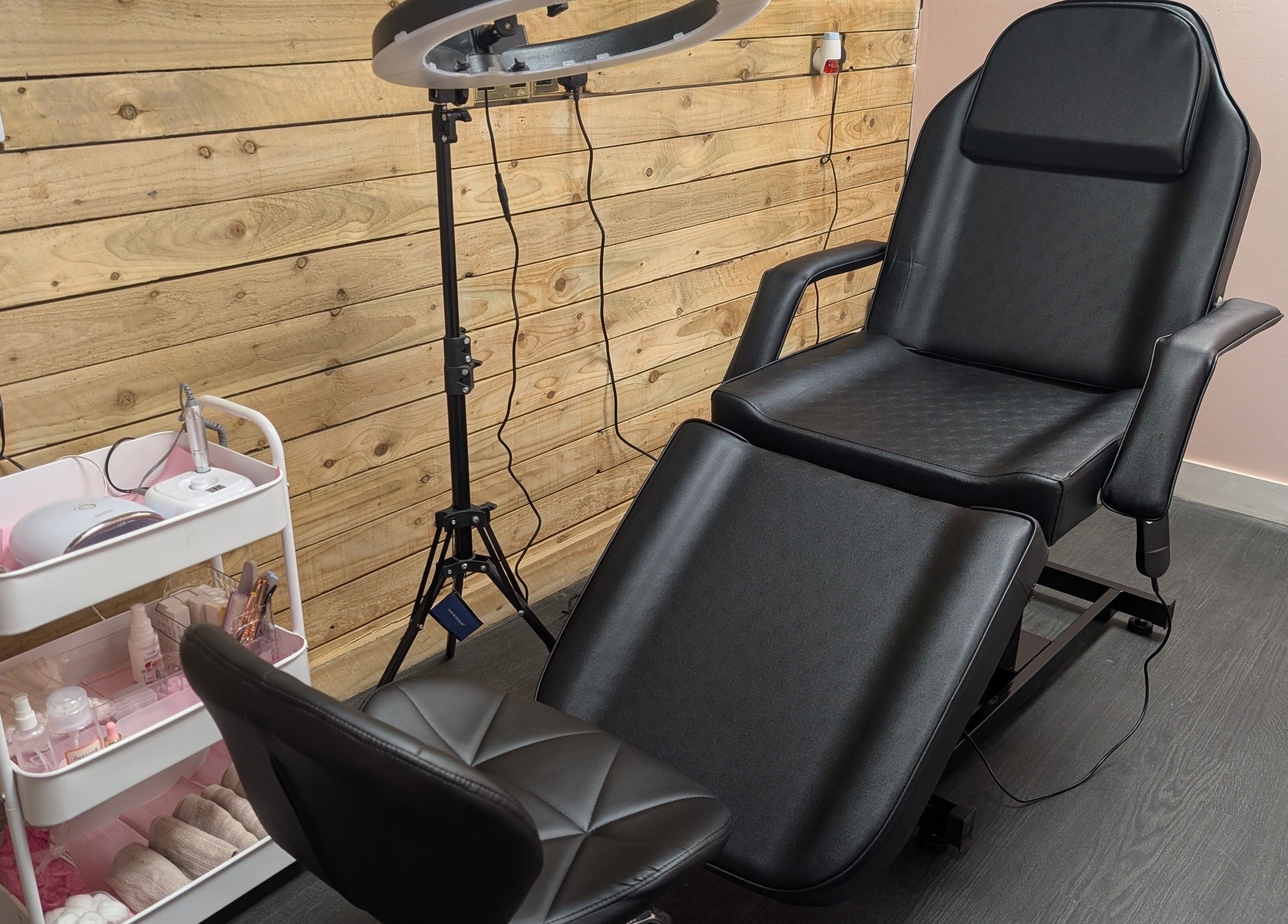 Ona's modern beauty setup in Tonna, Wales, GB with a sleek chair and styled equipment.