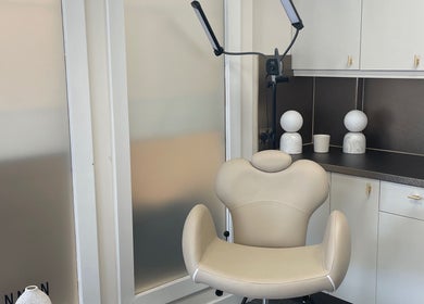 Luxurious treatment chair in Uplift Beauty, Edinburgh, Scotland, GB offering premium beauty services.