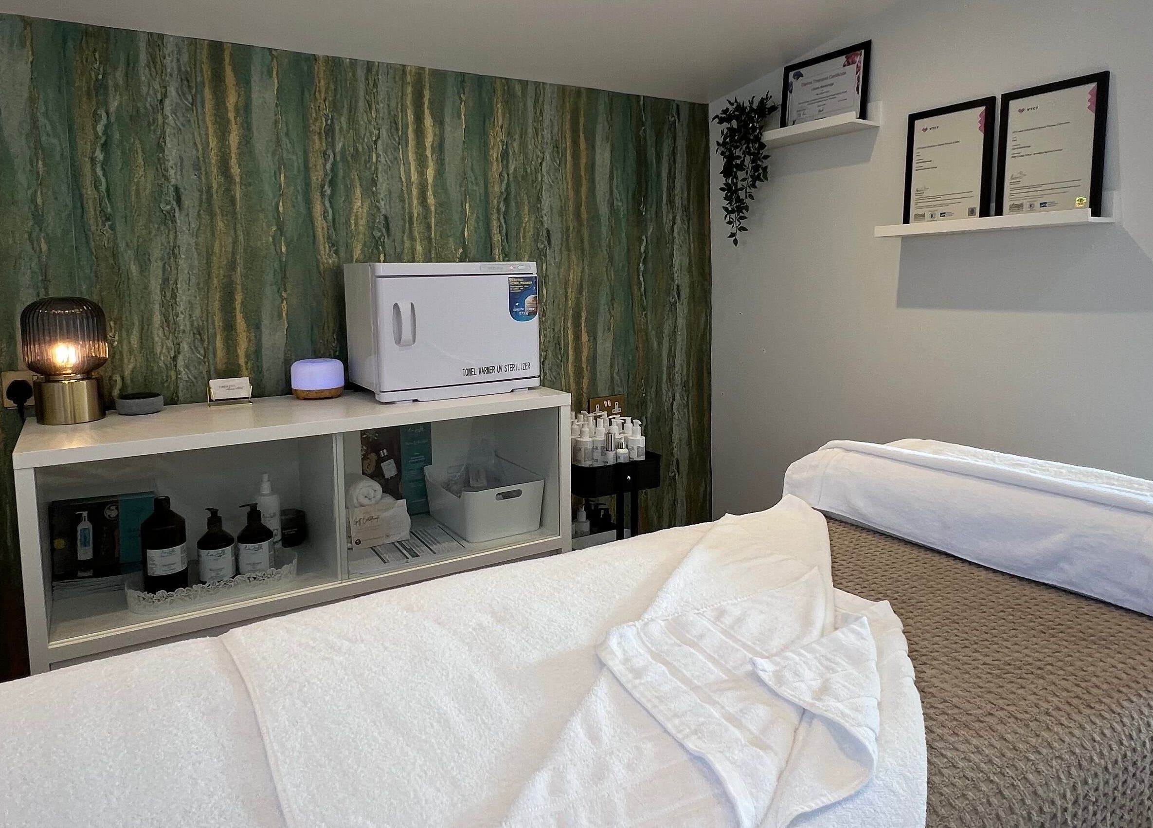 Calm treatment room at Libertys Wellness Retreat in Melton Mowbray, England, GB with cozy towels and products.