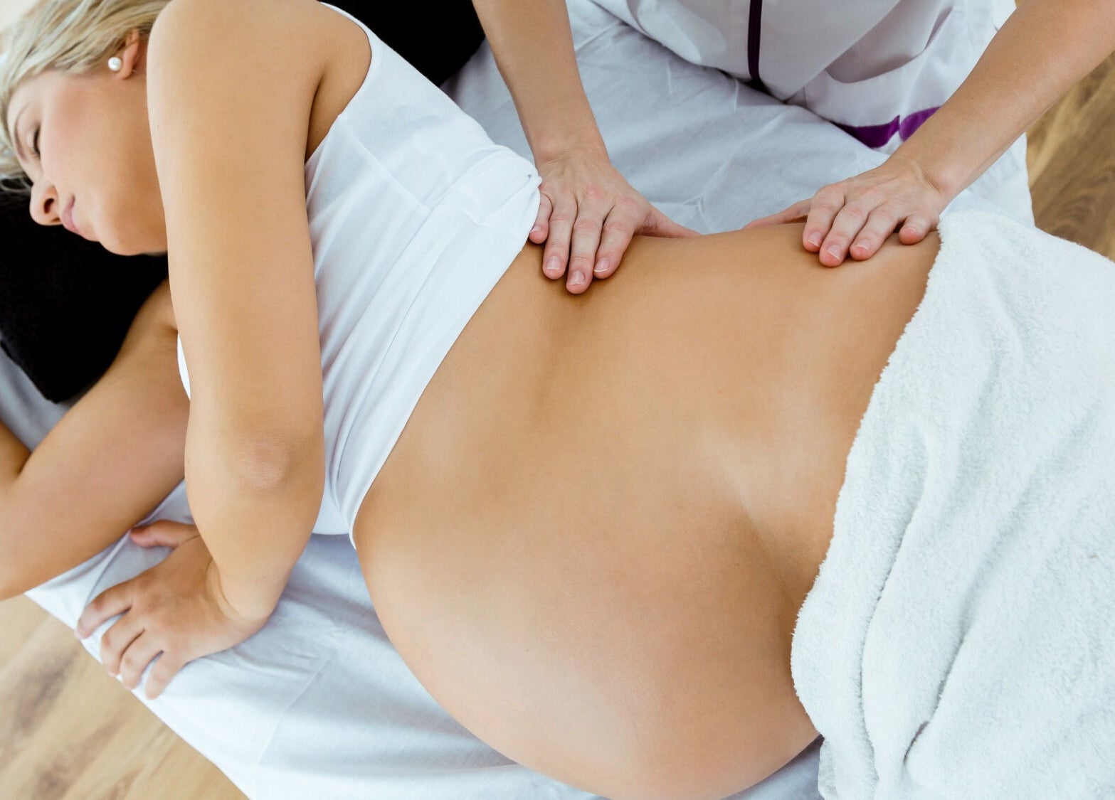 Massage prénatal à Massage Ejm, Nouméa, Province Sud, NC, favorisant détente et bien-être.