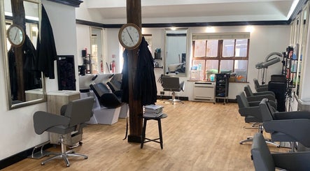Stylish salon seating at Emma Dixon Hair, Bury St Edmunds, England, GB. Spacious layout with modern design.