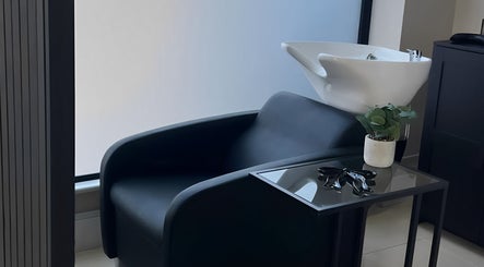 Shade. The Salon image 2