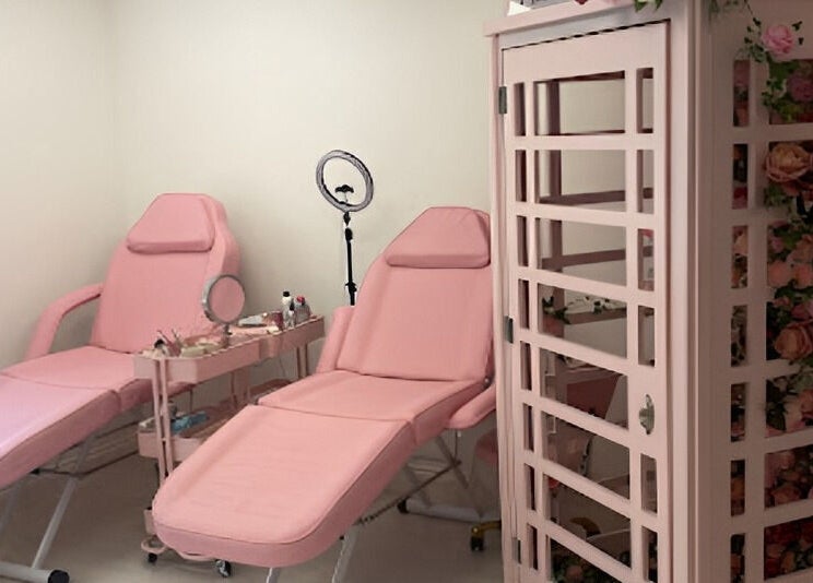 Serene pink treatment room at Alex Lajbrok Makeup, Middlesbrough, England, GB for luxury beauty services.