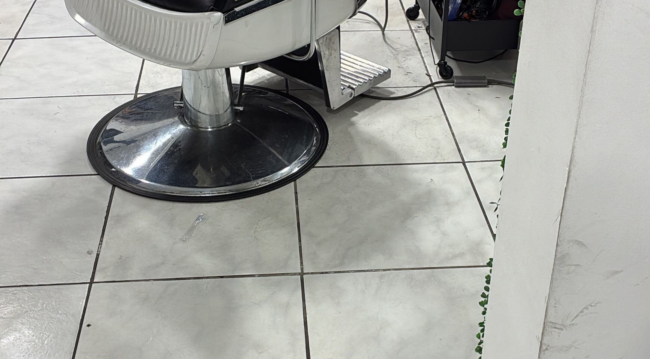 Silla de salón en Righo.99, Puerto Montt, Los Lagos, CL, destacando su diseño moderno y comodidad.