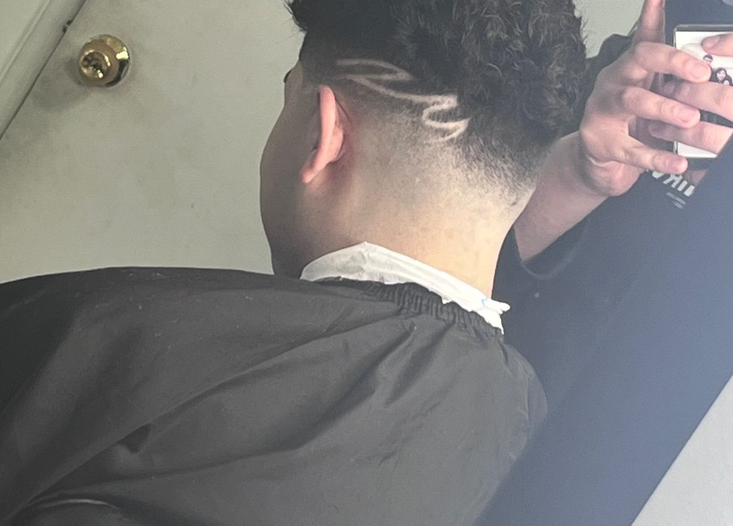 Peinado moderno estilo fade realizado en Righo.99, Puerto Montt, Los Lagos, CL.