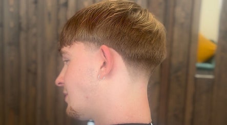 Fresh tapered haircut at Kez Cutz, Isle Of Man, Onchan, IM. Modern style for a sleek look.
