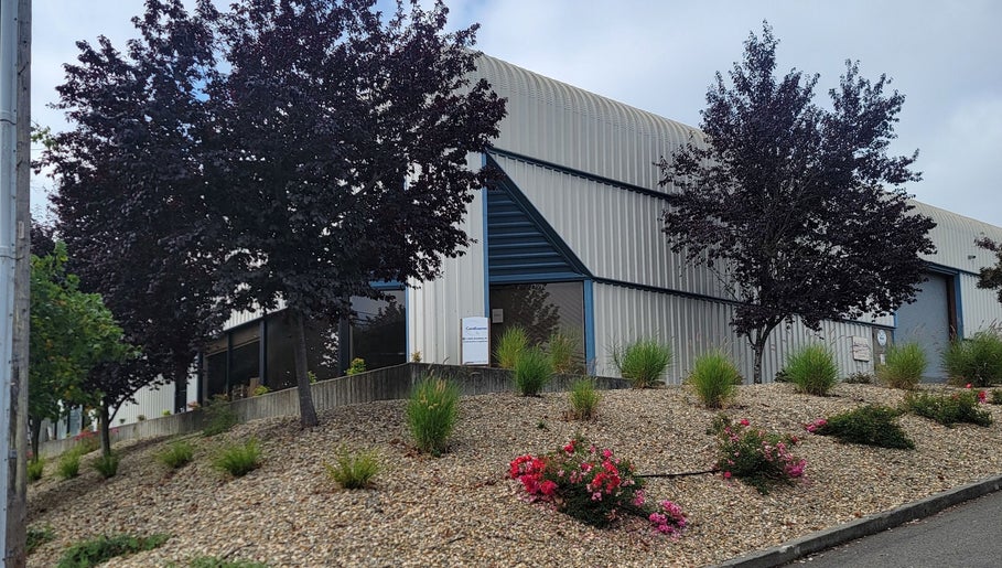 Core Essence building with landscaped greenery in Sebastopol, California, US showcasing beauty and wellness.
