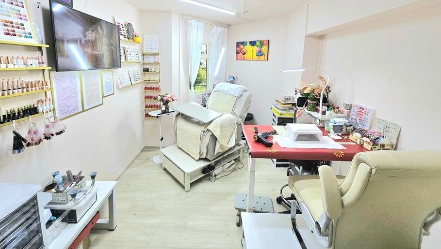 Amy Sengkang Nails & Lashes image 1