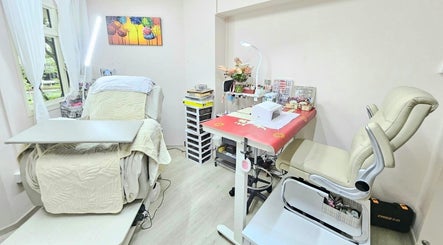 Amy Sengkang Nails & Lashes image 2