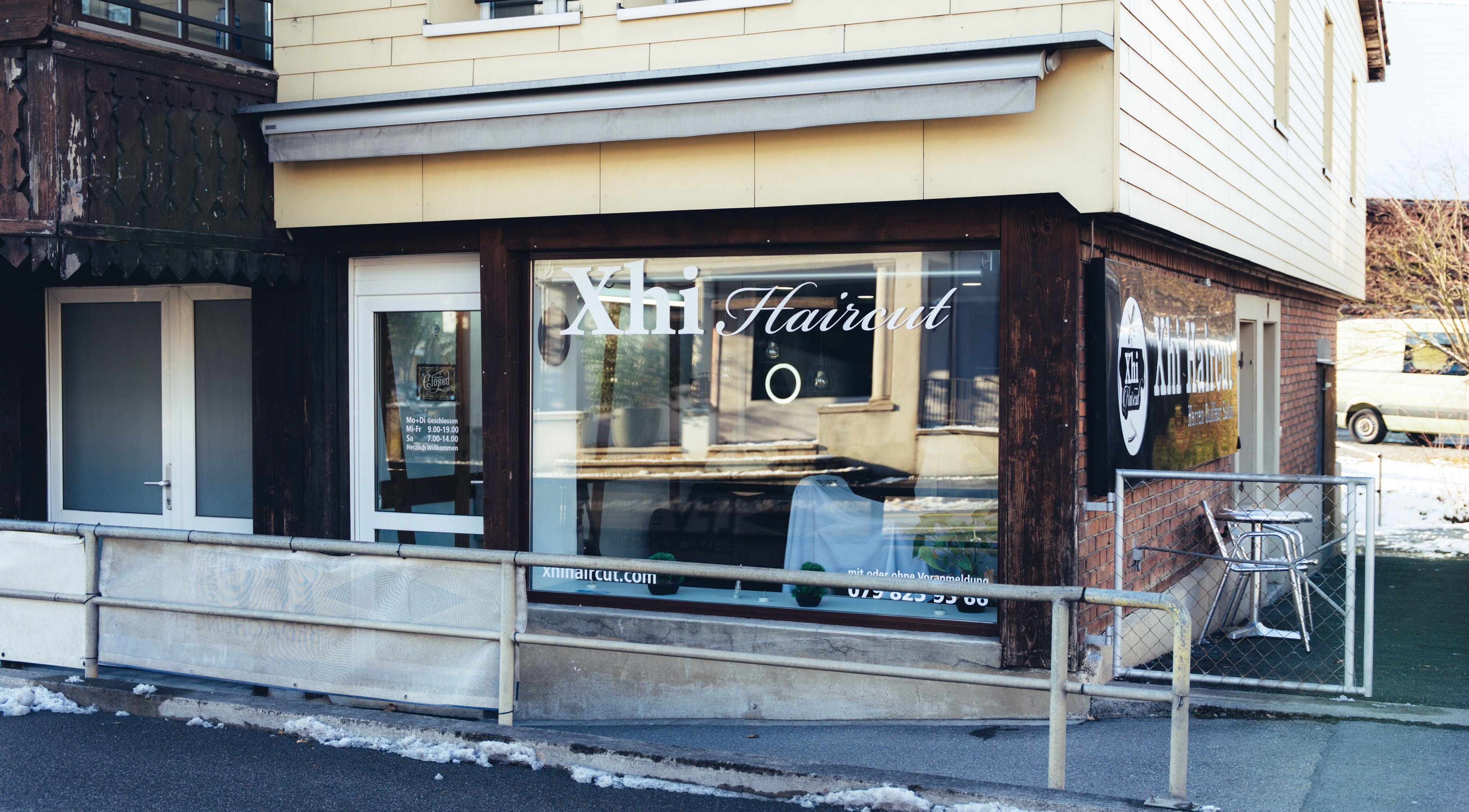 Abifades in Thun, Bern, CH zeigt eine einladende Fassade in einem charmanten Viertel.