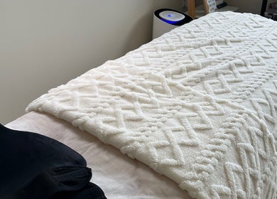 Luxurious treatment bed at Vilash Studio, Singapura, SG, showcasing comfort and elegance in wellness.
