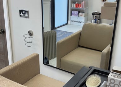 Modern salon chair and mirror at Hairbyaliceemma, Derby, England, GB offering stylish hair services.