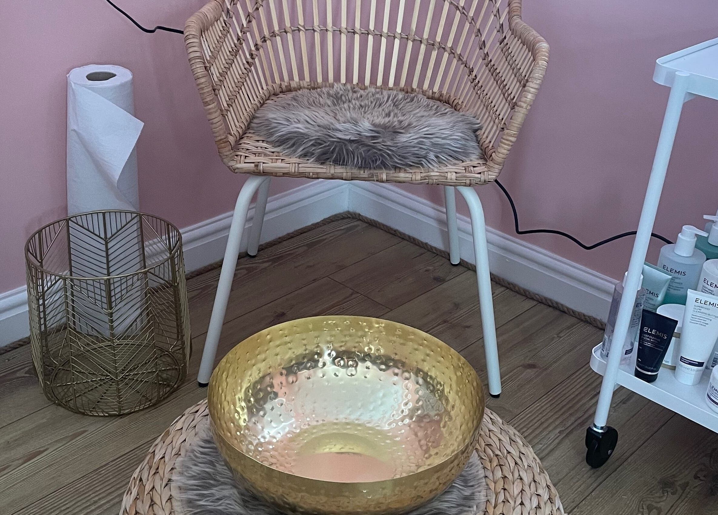 Cozy treatment area at Lyndsay’s Beauty in Bottesford, England, GB with chair and skincare essentials.