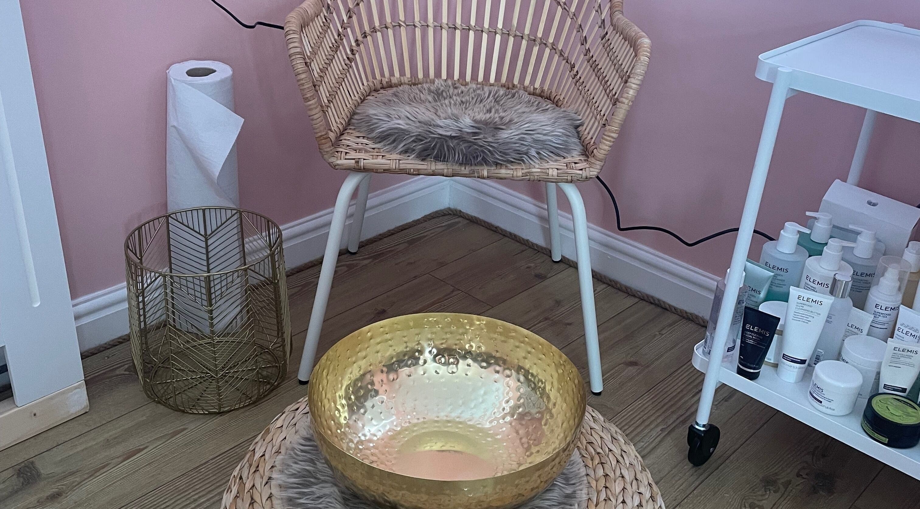 Cozy treatment area at Lyndsay’s Beauty in Bottesford, England, GB with chair and skincare essentials.