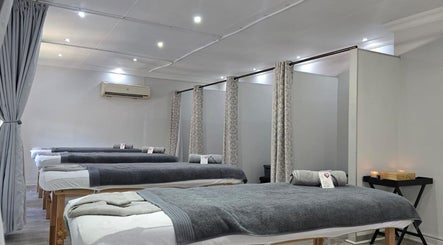 Zenglow Wellness Boutique Spa