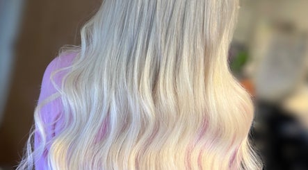 Laura Lewis Hair Stylist obrázek 3