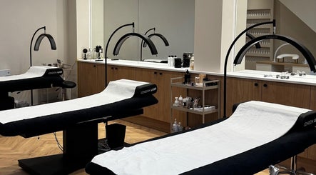 Fox & Flo | Lash and Brow Bar