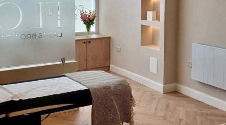 Fox & Flo | Lash and Brow Bar image 2