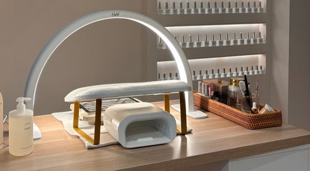 Fox & Flo | Lash and Brow Bar image 3
