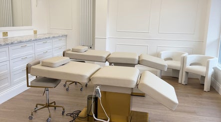 Studio 22 image 2