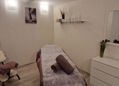 Calm massage room at Ķermeņa procedūras Pārdaugavā in Rīga, LV, featuring massage table and tranquil decor.