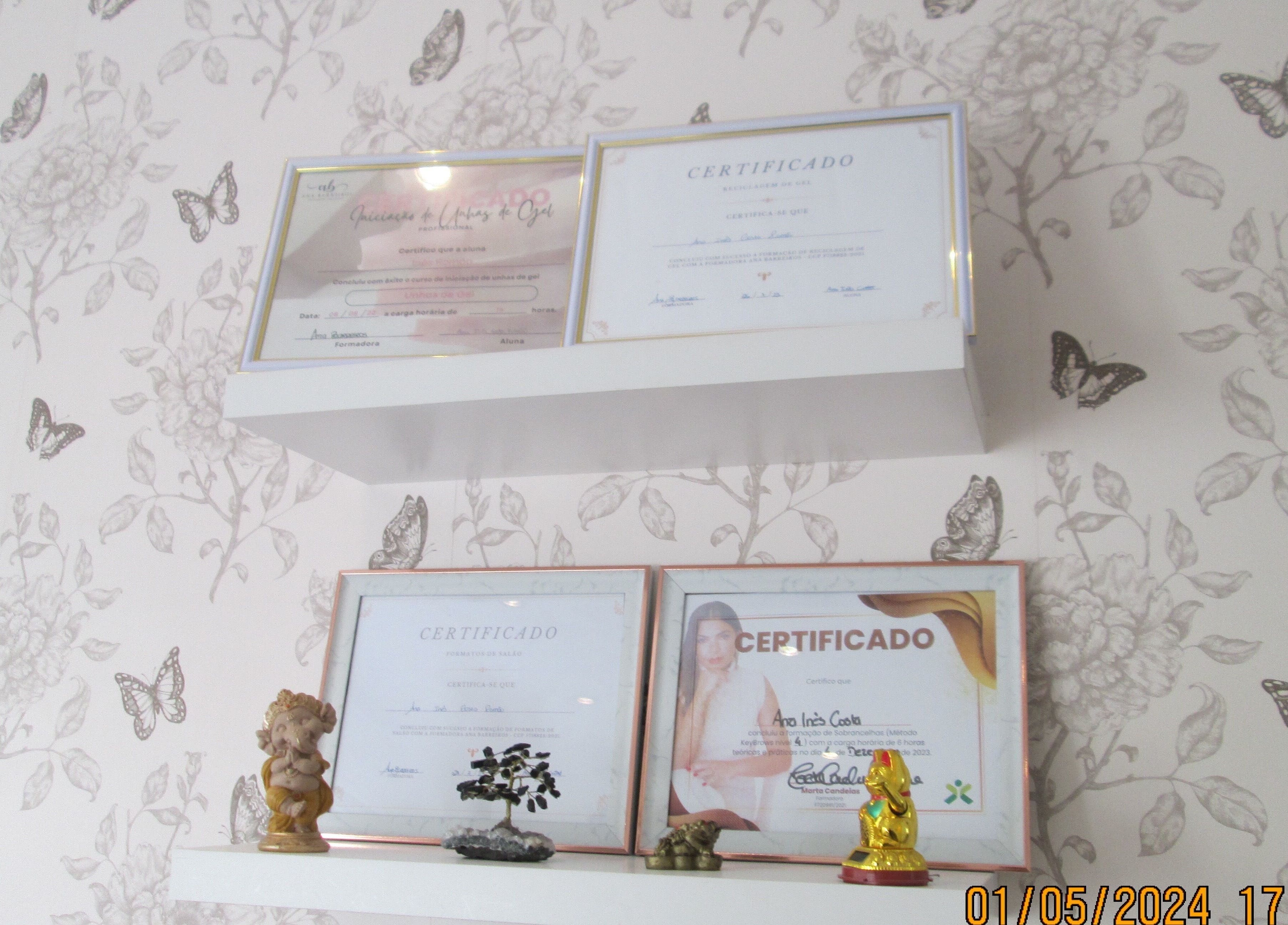 Certificados e decorações em Studio Inês C. Nails, Baixa Da Banheira, PT. Elegância e profissionalismo.