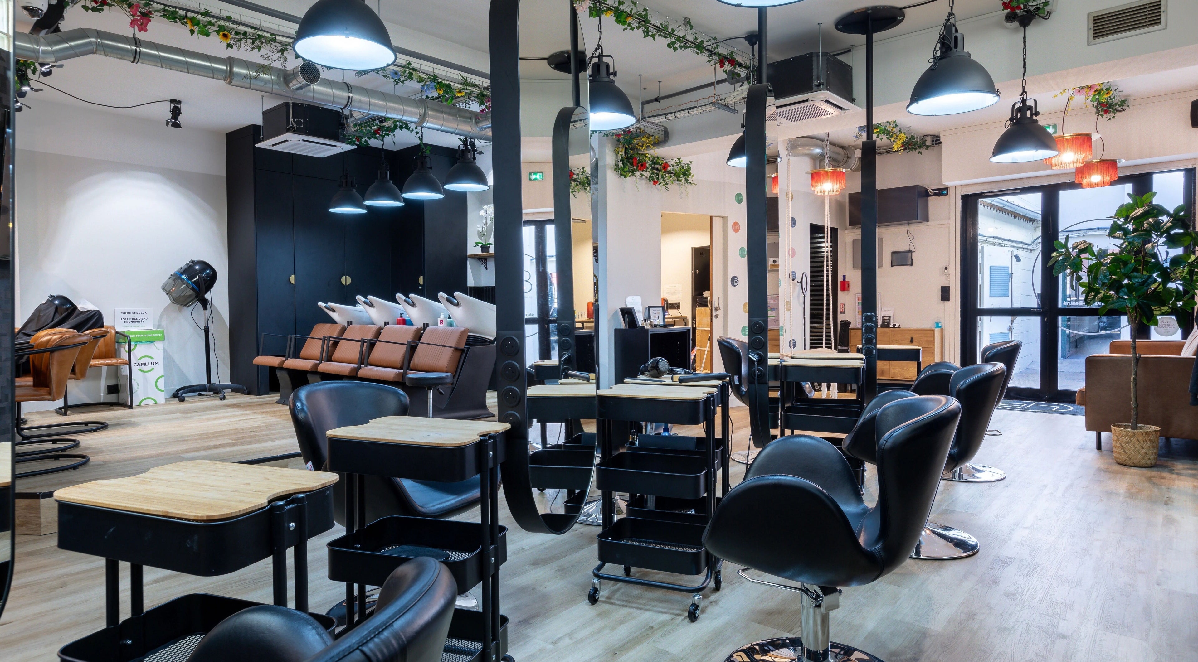 Modern salon interior at Salon LiB Paris Passy, featuring sleek chairs and stylish decor, Paris, Île-de-france, FR.