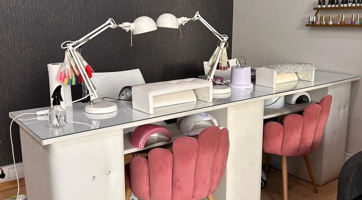 Mesa de manicure elegante no T.A cabeleireiros & Estética - Telheiras, Lisboa, Lisboa, PT.