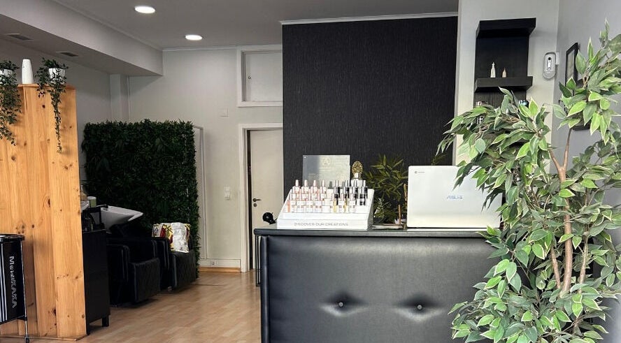 Recepção elegante no T.A cabeleireiros & Estética - Telheiras, Lisboa, Lisboa, PT com detalhes de decoração.