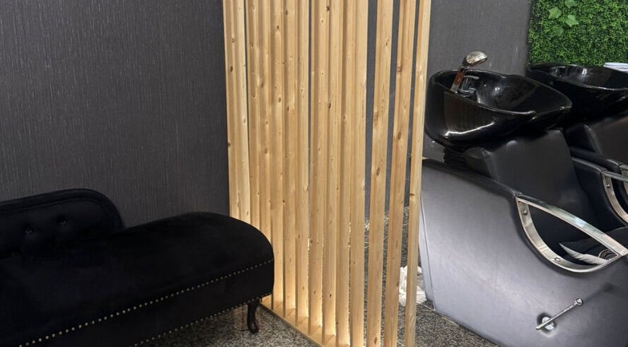 Espaço de lavagem e sofá elegante em T.A cabeleireiros & Estética - Arrois, Lisboa, Lisboa, PT.