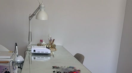 Espaço moderno para cuidados de unhas no Ana Gomes Estética, Perelhal, Braga, PT.