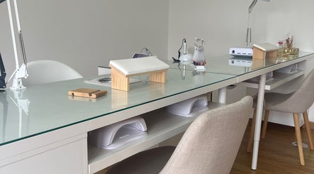 Mesa de tratamento em Ana Gomes Estética, Perelhal, Braga, PT, com design moderno e clean.