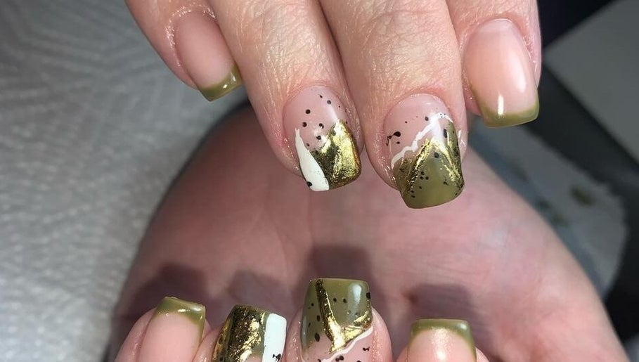 Immagine 1, Fiercely Feminine Nail Bar