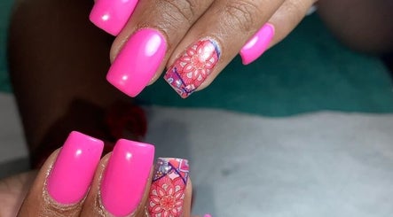 Immagine 3, Fiercely Feminine Nail Bar