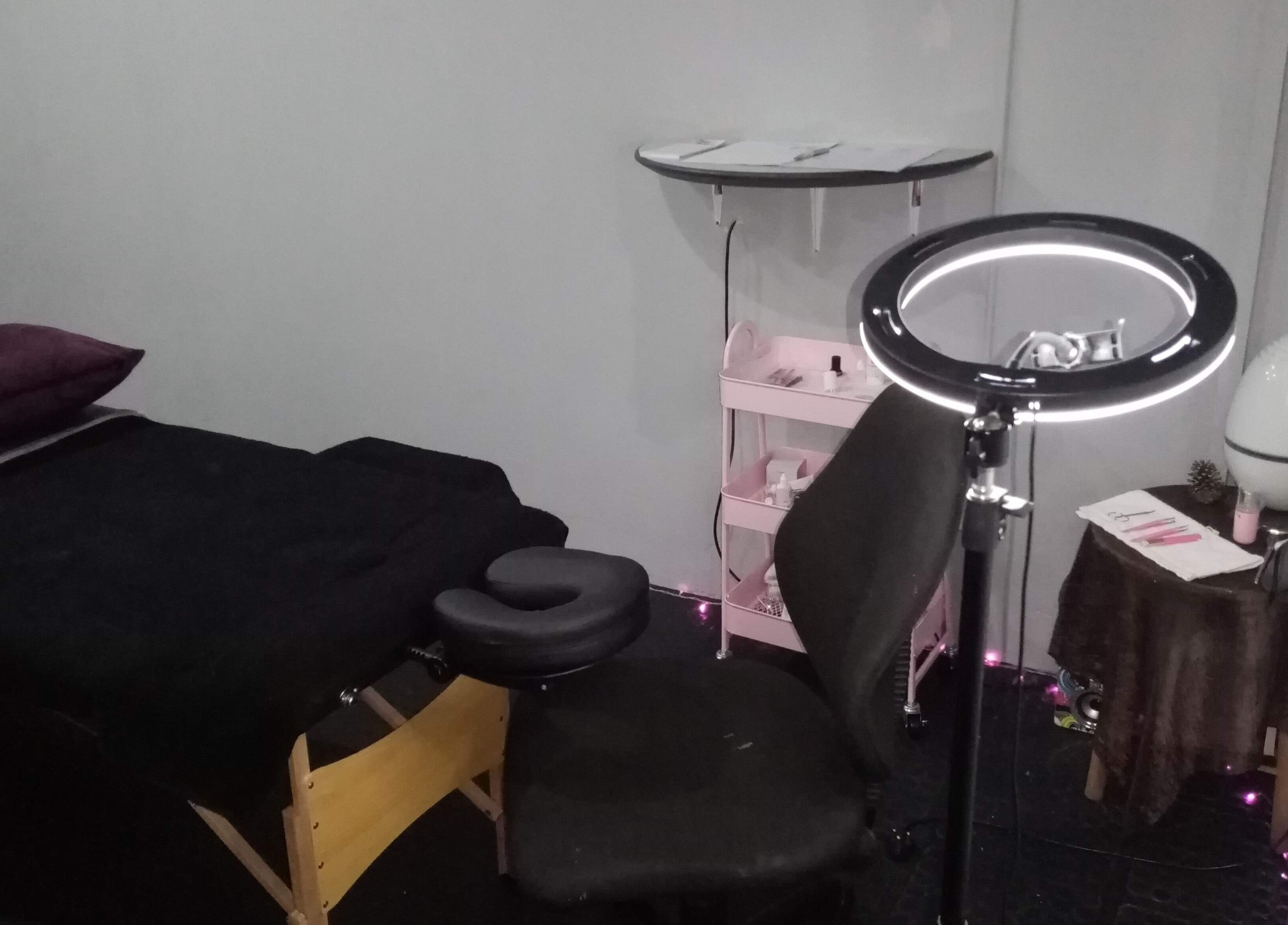 Cozy lash treatment room at Lashinc Lash Artistry in Durban, Kwazulu-natal, ZA, equipped for ultimate relaxation.