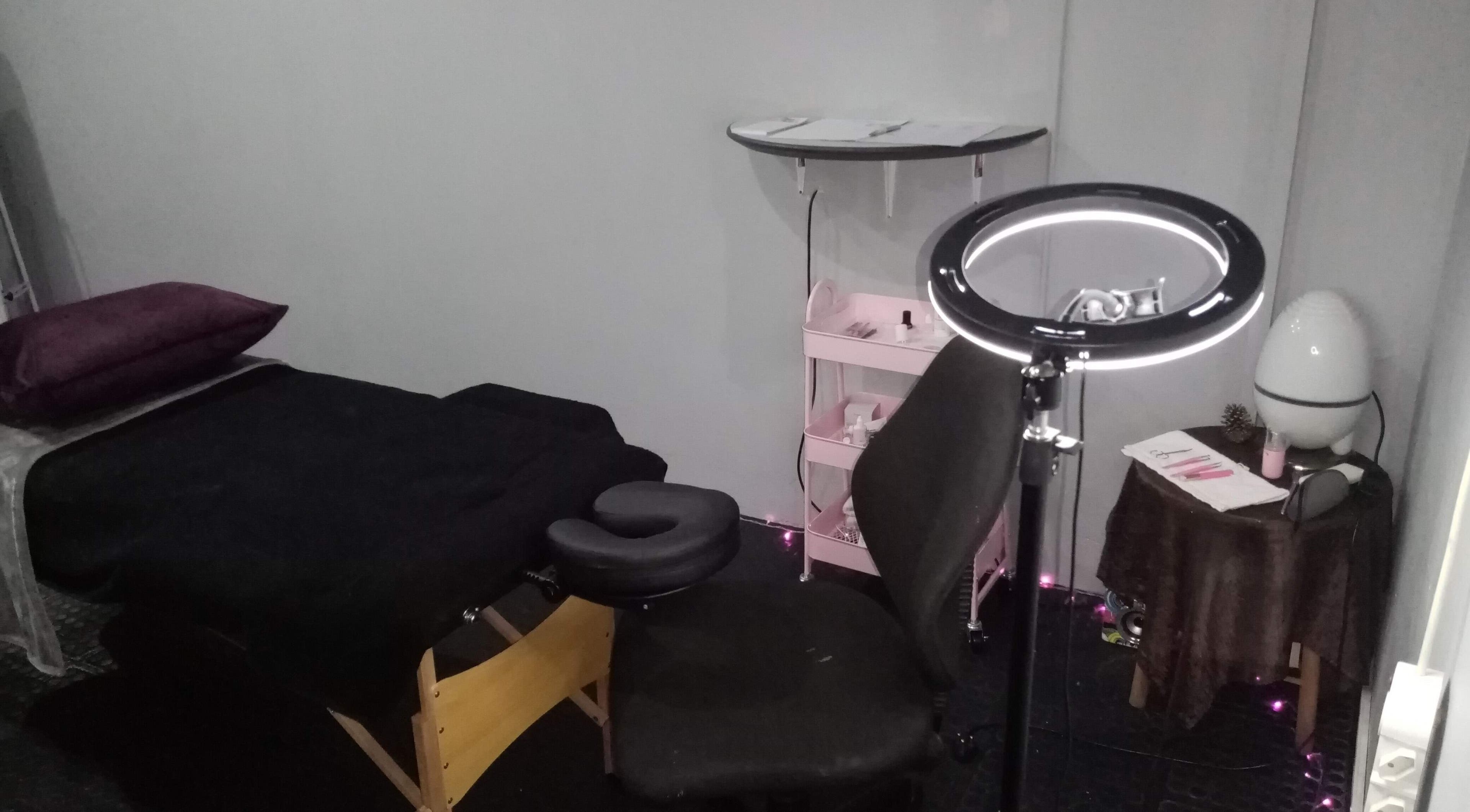 Cozy lash treatment room at Lashinc Lash Artistry in Durban, Kwazulu-natal, ZA, equipped for ultimate relaxation.