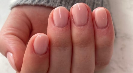 Beautiful manicured nails at Hideaway Hudson Beauty, Hudson, Québec, CA.