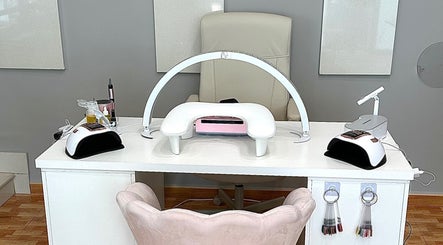 Elegant nail station at Buena Onda Peluquería & Uñas, Mazarrón, Región De Murcia, ES for premium services.