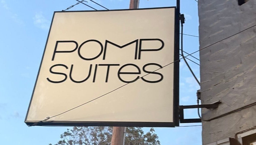 Sign of a beauty venue near Cari Cuts And Color in Lodi, California, US.