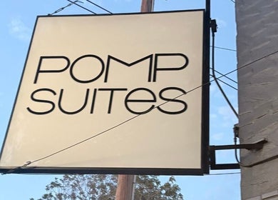 Sign of a beauty venue near Cari Cuts And Color in Lodi, California, US.