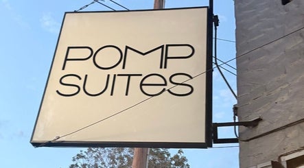 Sign of a beauty venue near Cari Cuts And Color in Lodi, California, US.
