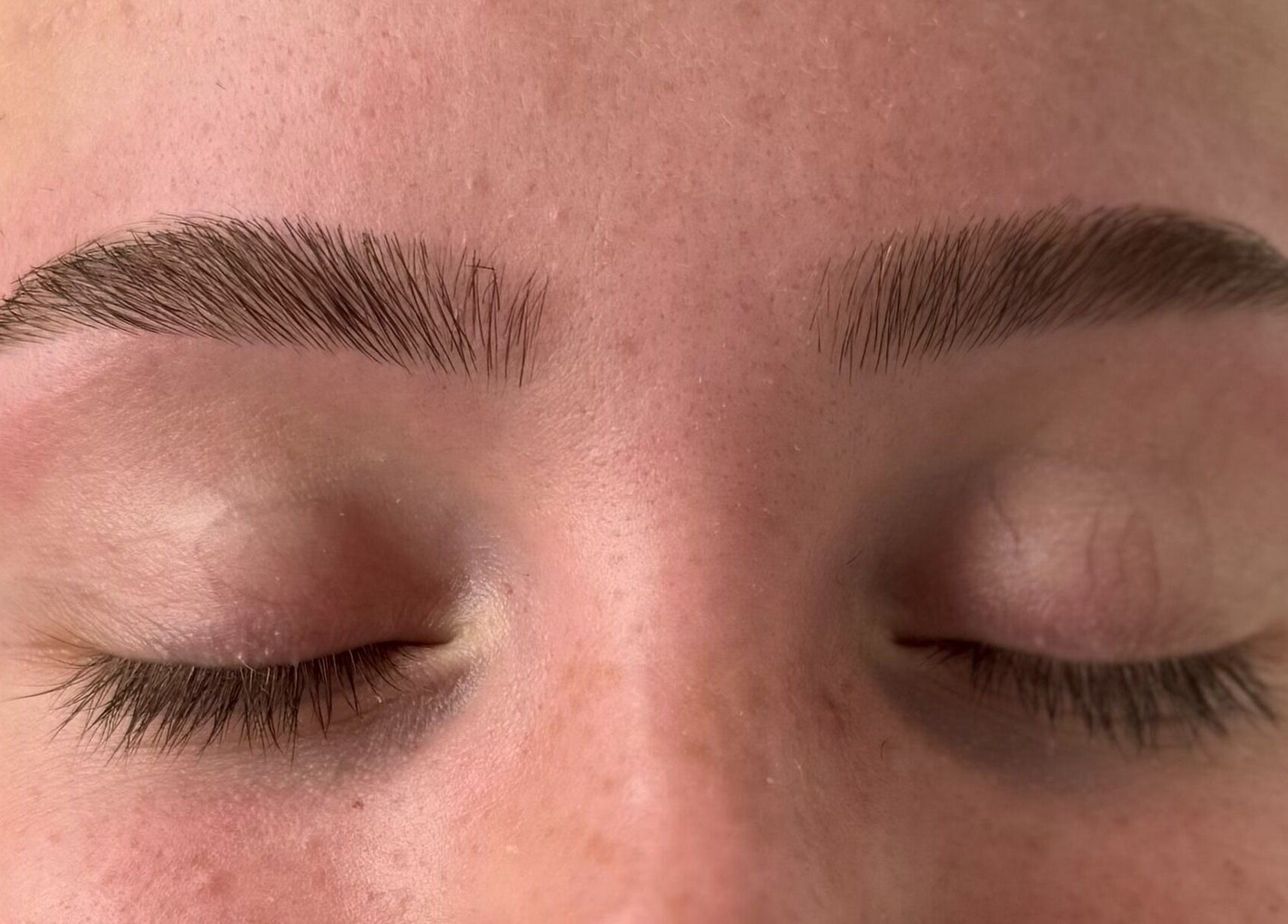 Expertly groomed eyebrows at Beauty by Gonzàlez in West Bridgford, England, GB, showcasing precision work.