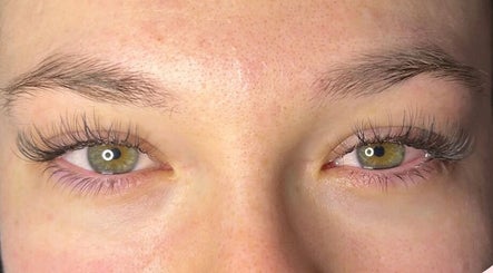 Sublime Lashes by Sarra image 3
