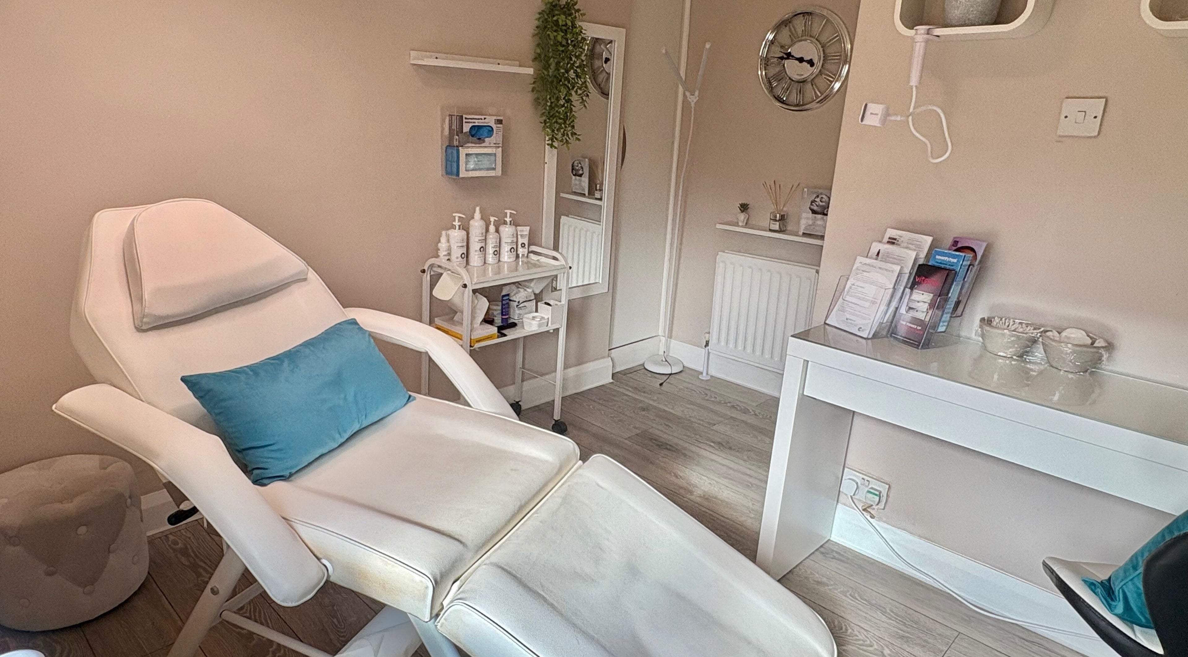 Treatment room with a cozy chair at Rhi.Aesthetics, Eastleigh, England, GB, for relaxing wellness sessions.