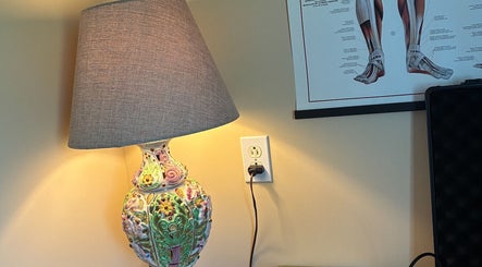 Lampe décorative à Clinique MEDS - Massothérapie Professionnelle et Cryothérapie, Saint-jean-de-matha, Québec, CA.