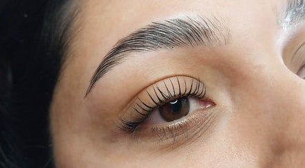 Nallely Gomez Makeup & Brows image 2