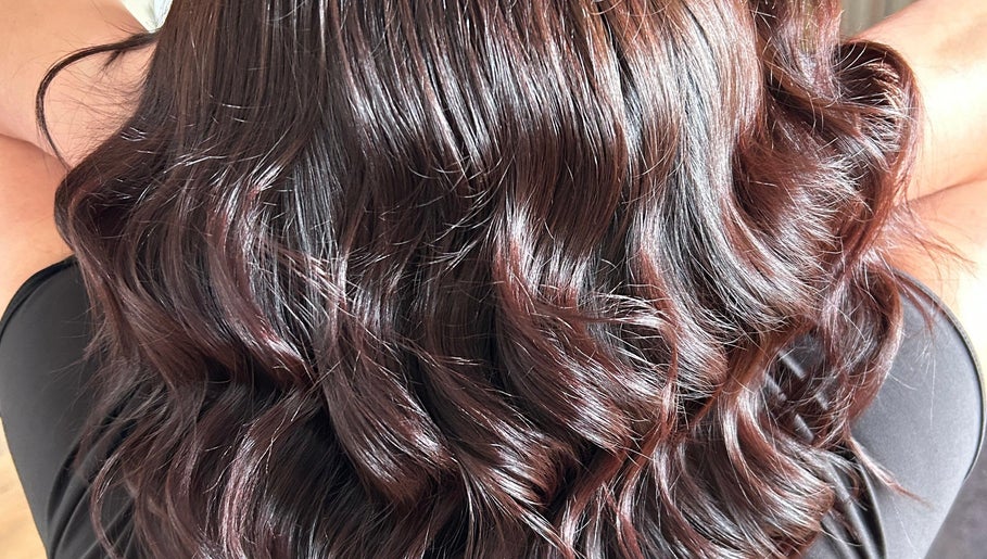 Cabello rizado y brillante en Magic Peluqueros, Sant Joan D'alacant, Comunidad Valenciana, ES.