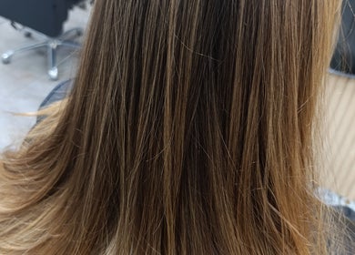 Cabello recién peinado en Magic Peluqueros, Sant Joan D'alacant, Comunidad Valenciana, ES.