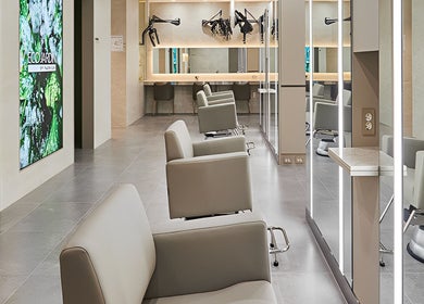 Modern salon chairs at EcoJardin Jamsil Lotte Tower Branch 에코쟈뎅, 서울특별시, 서울특별시, KR.