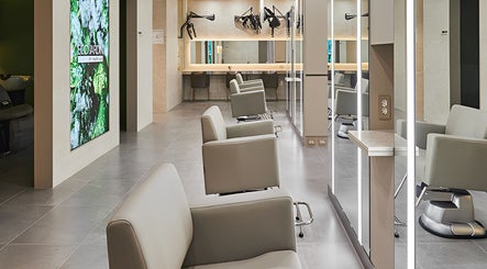 Modern salon chairs at EcoJardin Jamsil Lotte Tower Branch 에코쟈뎅, 서울특별시, 서울특별시, KR.